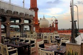 How do you recognize a quality restaurant in Pakistan?