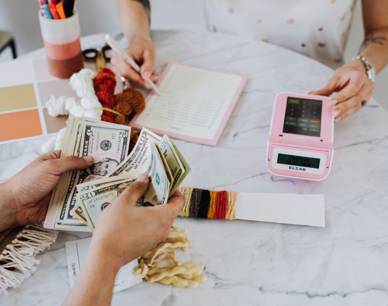 How E-Commerce Accountants Help You Save Money