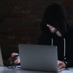 hacker-man-laptop