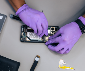 Phone Repair Shop Near Me: Finding the Best Local Service for Your Device
