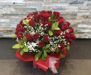 Spread Holiday Cheer with Christmas Flowers from Blossom of Wyndham