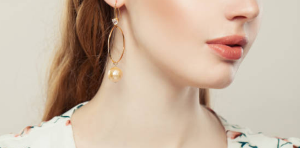 Choosing Earrings for Travel: Style Meets Durability