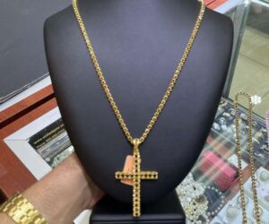 Top 5 Bust Down Pendant Designs That Will Elevate Your Style
