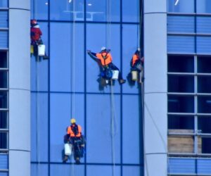 Top Benefits of Abseiling Painting for Tall Buildings