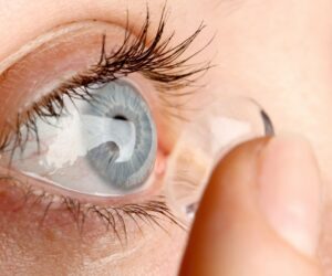 Common Mistakes to Avoid When Wearing Contact Lenses