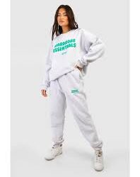 The Essentials Tracksuit: A Blend of Function and Fashion