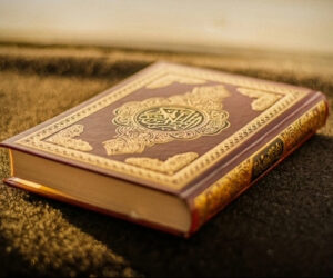 Master Reciting the Quran with Tajweed for Clear Recitation