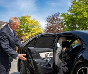 Top 10 Benefits of Using a Chauffeur Service for Business Travel