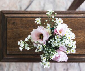 How to Select Meaningful Flowers for Funeral Tributes
