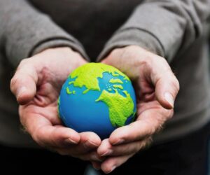 Fueling a Low-Carbon Economy with Potential ofGreen Hydrogen