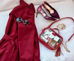Why You Need to Invest in a Cosmetic Bag