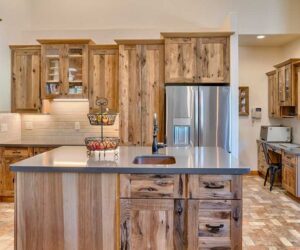 How to Choose the Best Custom Kitchen Cabinets in Kitchener”