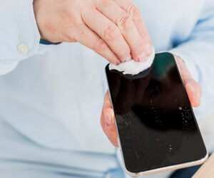 How to Remove a Screen Protector Without Air Bubbles?
