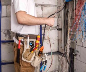 How to Choose the Best Electrician for Your Home in Toronto