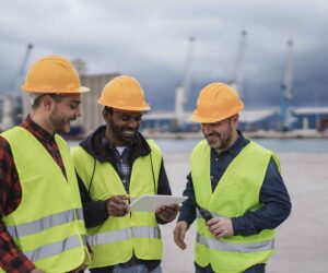Workwear Clothing Online: Helping Teams Look Sharp and Stay Safe
